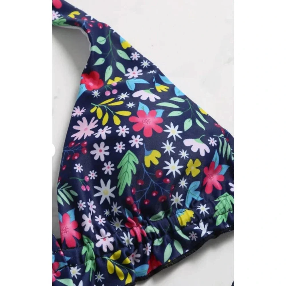 Super cute‎ floral side tie swimsuit NWT